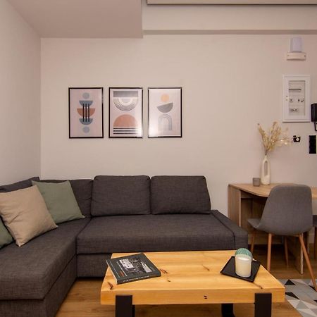 Studio 48, Cozy Apartment In Kalamata City Center Buitenkant foto